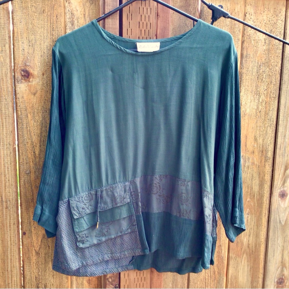 Red’s Threads 100% rayon dark green small blouse made in Indonesia
